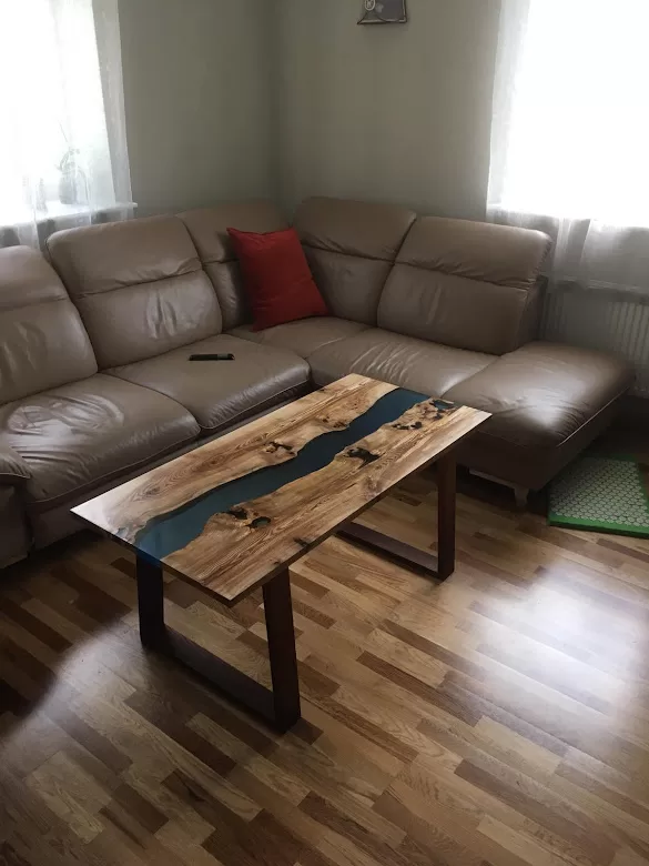 ozola galds ar epoxy
